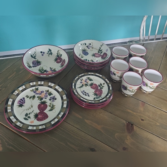 Oneida Dining Vintage Oneida Dinnerware Set Poshmark